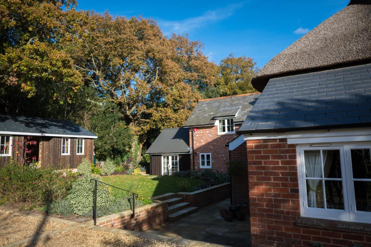 Thatched Cottage Brockenhurst Exterior foto
